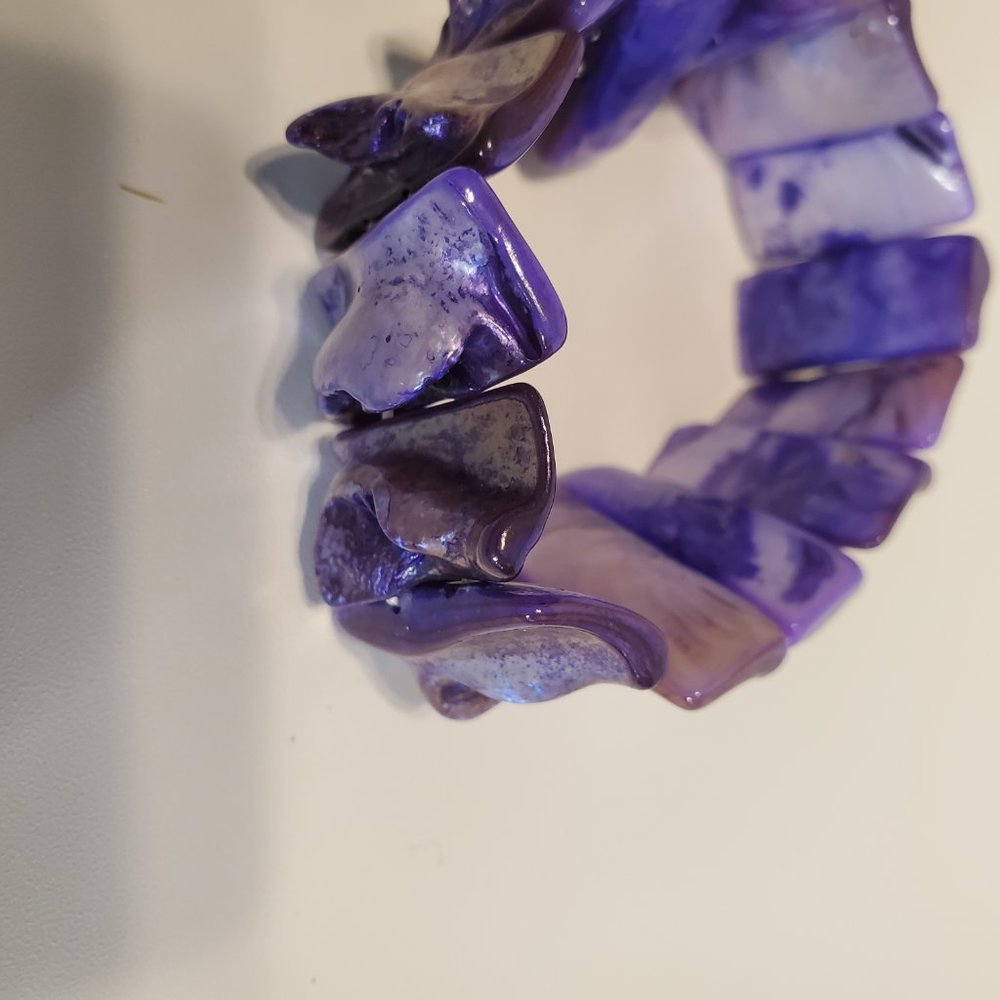 Purple Shell Stretch Bracelet - Handcrafted - Picture 2 of 2